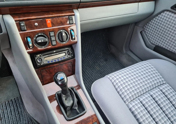 Mercedes-Benz Klasa E cena 59900 przebieg: 110000, rok produkcji 1992 z Mielec małe 254